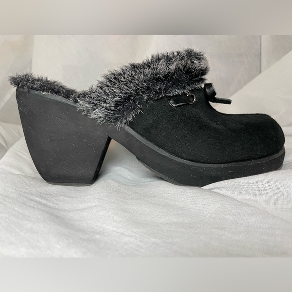 Skechers Shoes - Vintage Skechers Black Suede Grey Faux Fur Bow Disco Bunny Mule Clogs—8